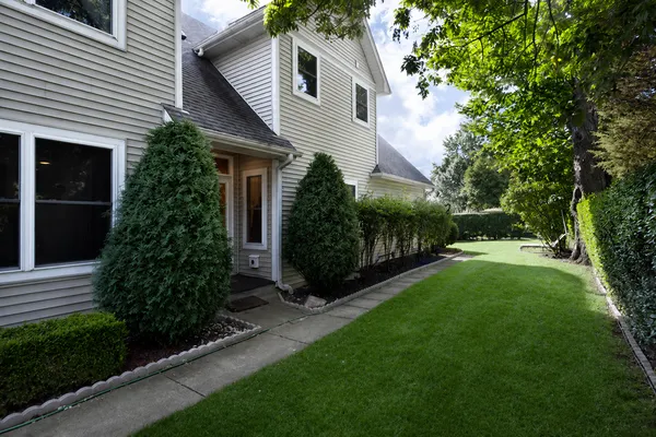 $715,000 | 588 Onwentsia Avenue, Highland Park, IL 60035