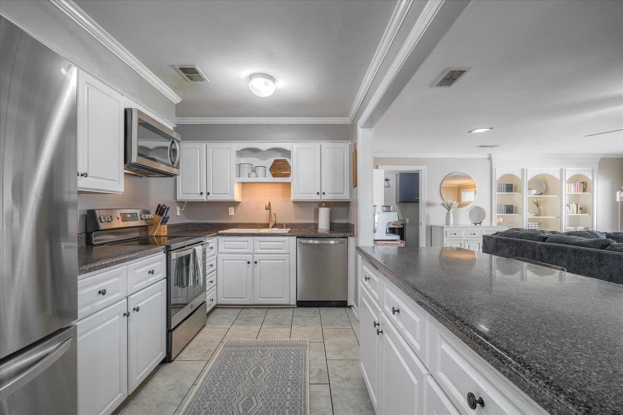 223 Montelo Road Memphis, TN 38120 - Photo 6 of 21 a large kitchen with granite countertop a sink counter top space and cabinets