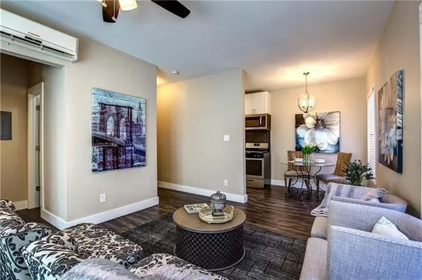 $910 | 615 North Marsalis Avenue, Unit 4, Dallas, TX 75203