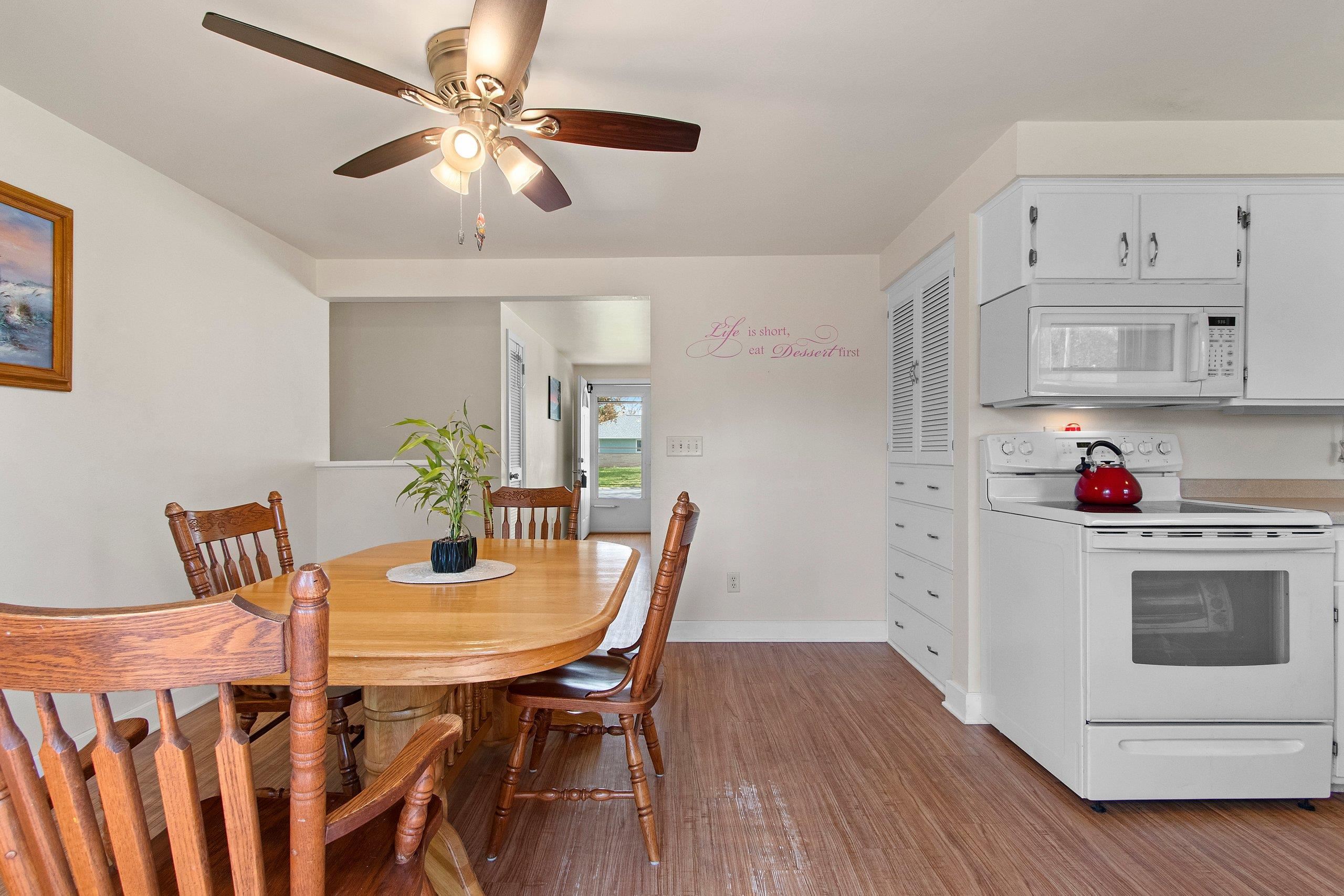914 Rasmussen Place Green Bay, WI 54304 - Photo 10 of 43