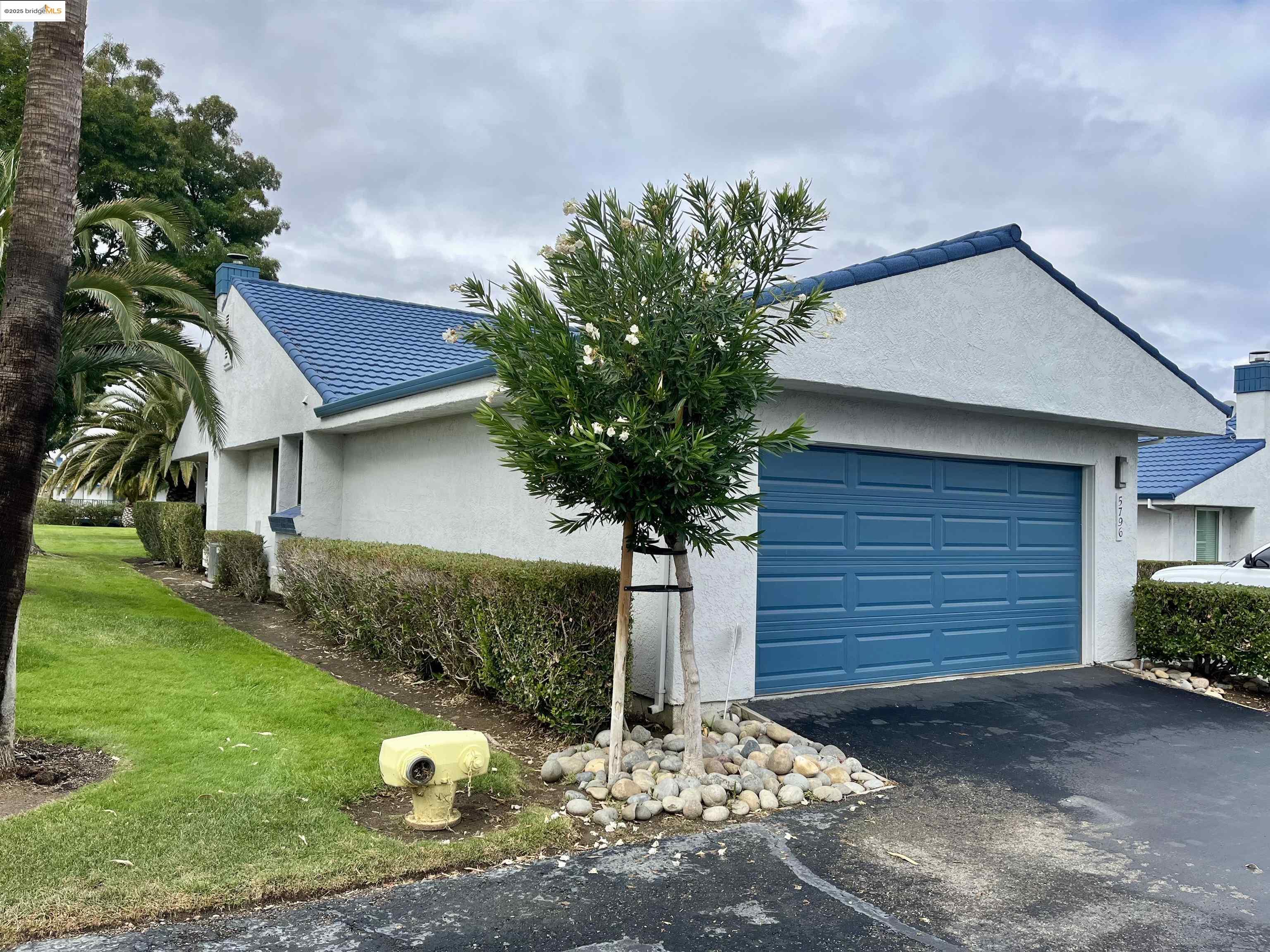 5796 Cutter Loop Discovery Bay, CA 94505 - Photo 2 of 29 a front view of a house with a yard