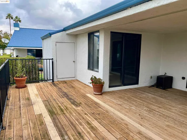 a view of a porch of the house