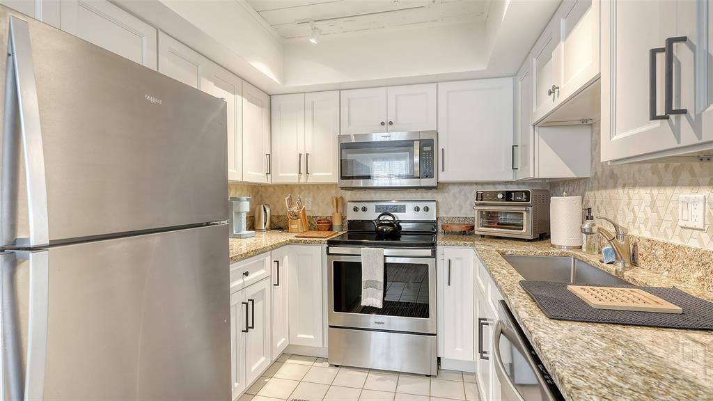 3604 Casey Key Road Nokomis, FL 34275 - Photo 55 of 94 a kitchen with stainless steel appliances granite countertop a refrigerator sink stove and oven