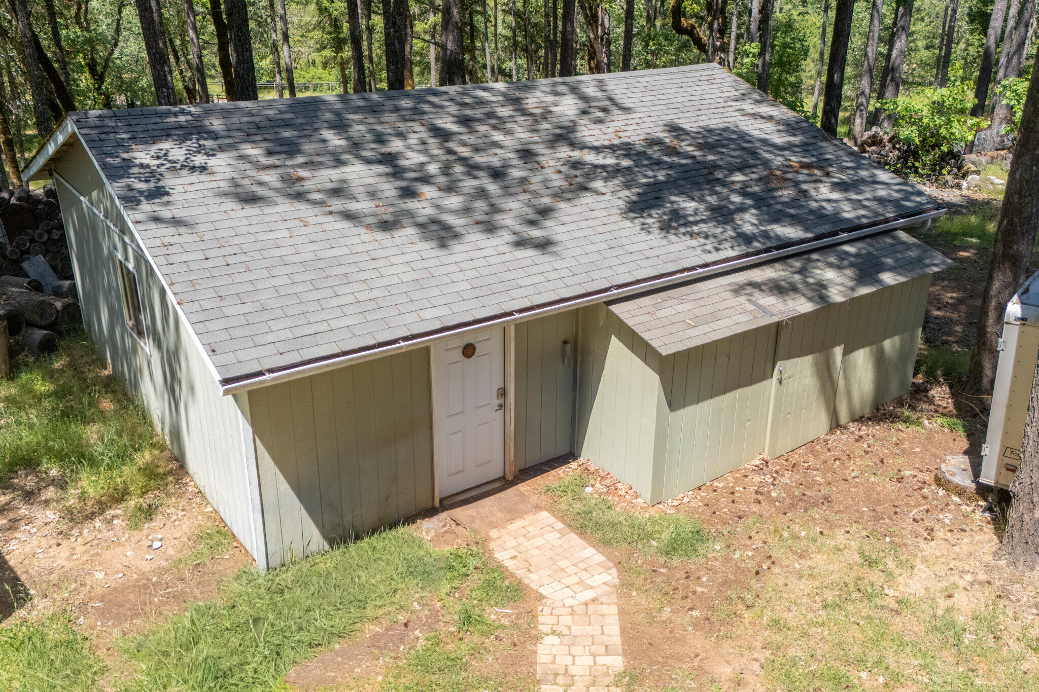 1801 Holton Creek Road Cave Junction, OR 97523 - Photo 4 of 44 Garage side