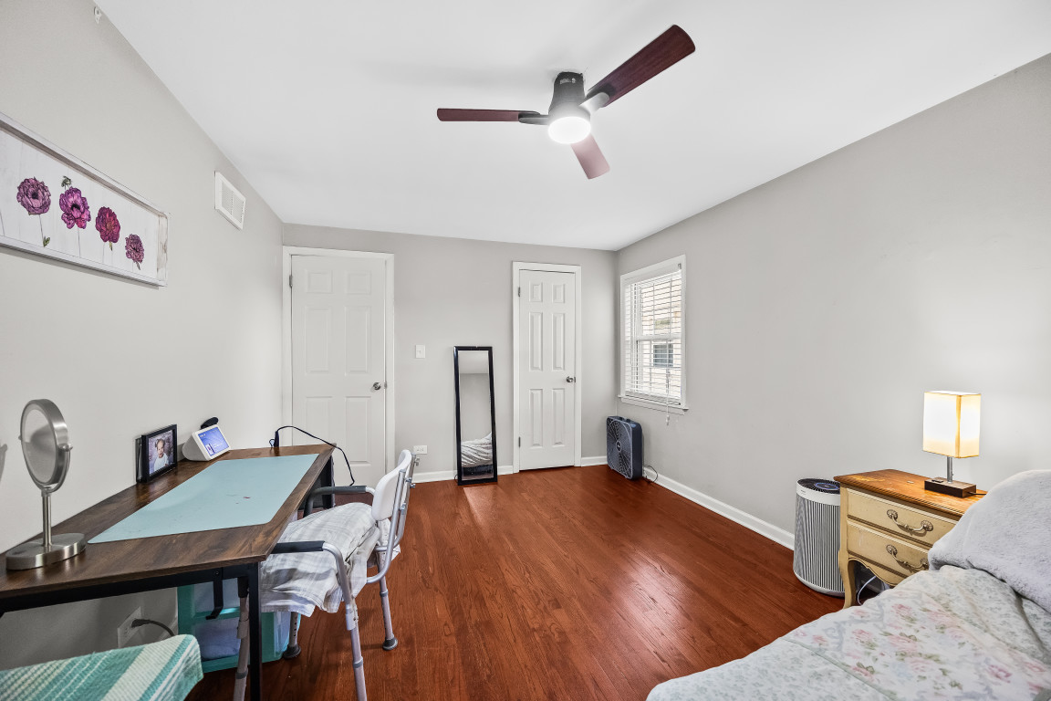 2314 Simpson Street Evanston, IL 60201 - Photo 20 of 37