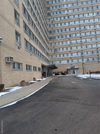 $100,000 | 8900 East Jefferson Avenue, Unit 725 & 726, Detroit, MI 48214