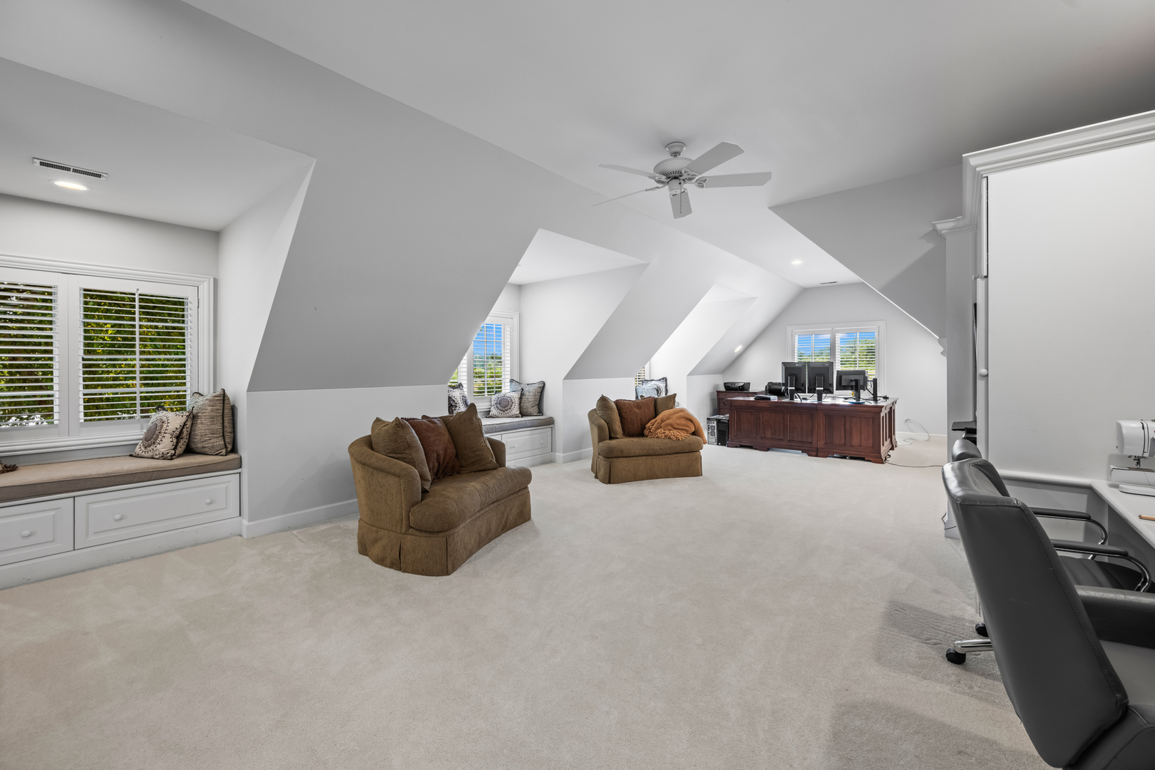 35 Riderwood Road North Barrington, IL 60010 - Photo 29 of 59 a living room with furniture and a large window