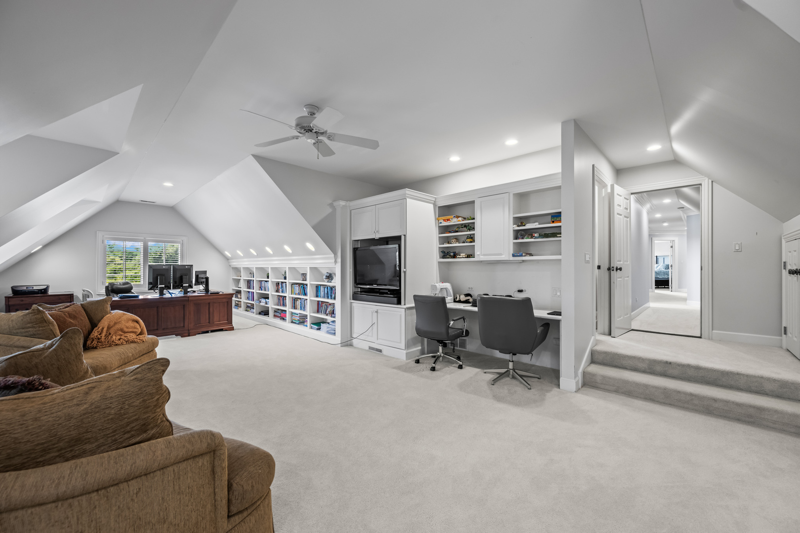 35 Riderwood Road North Barrington, IL 60010 - Photo 30 of 59 a living room with furniture and a table