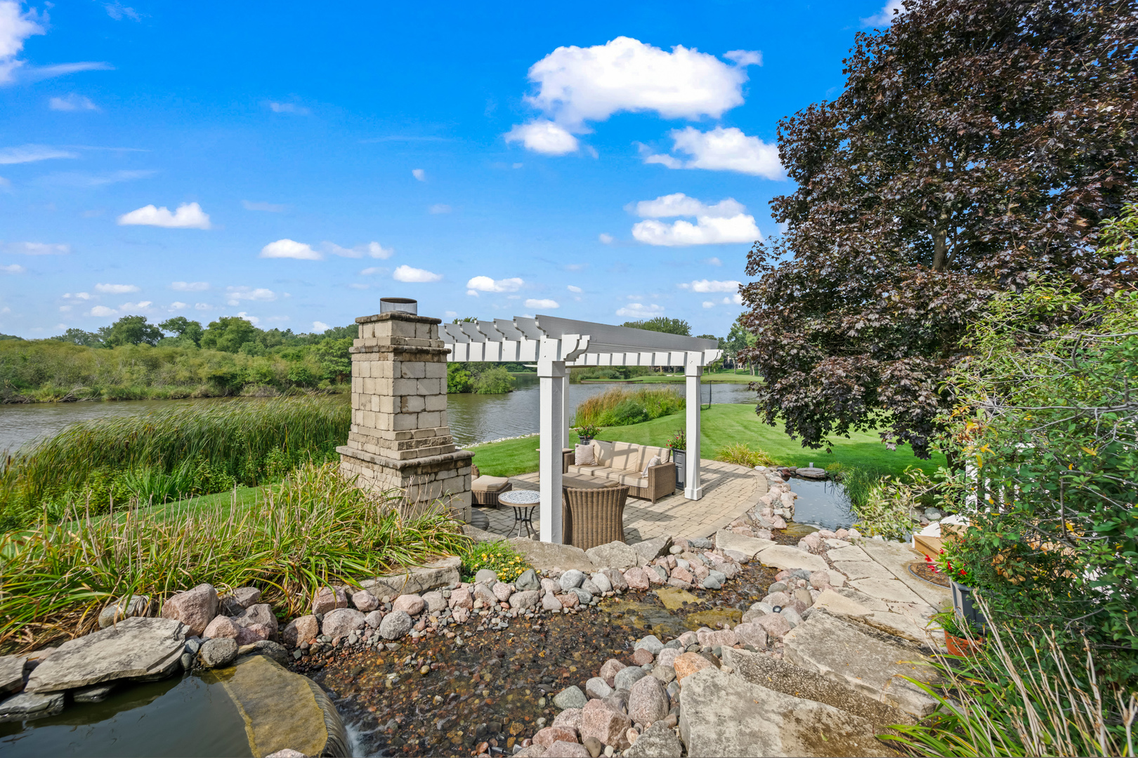 35 Riderwood Road North Barrington, IL 60010 - Photo 44 of 59 a view of an chairs and tables in the patio
