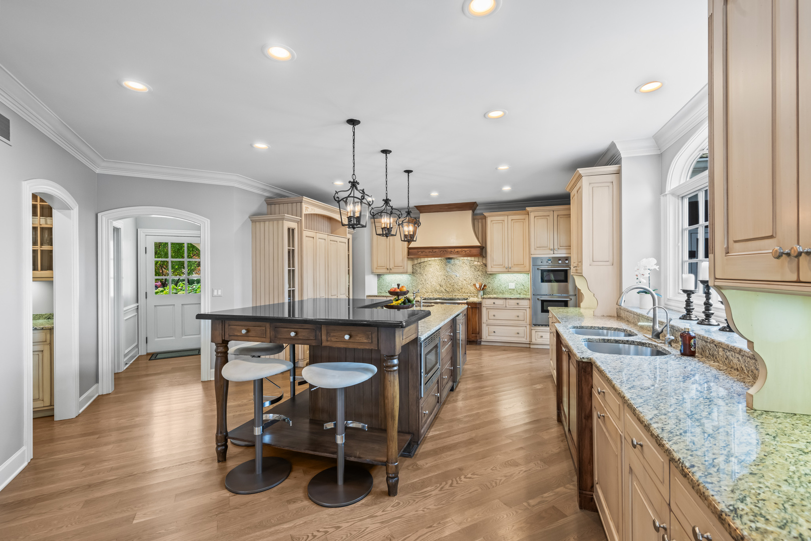 35 Riderwood Road North Barrington, IL 60010 - Photo 6 of 59 a kitchen with granite countertop lots of counter top space and dining table