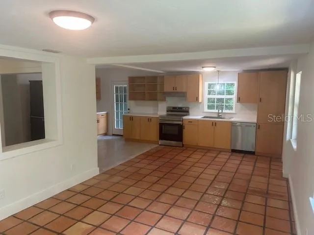 $1,695 | 930 Northeast 12th Avenue, Gainesville, FL 32601