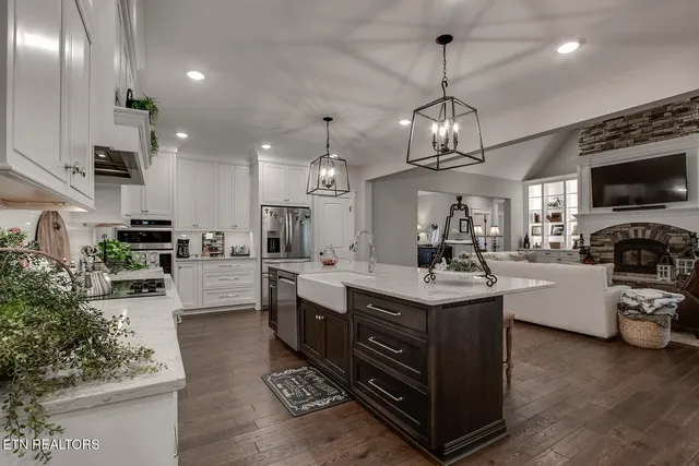 $885,000 | 206 Atoka Place, Loudon, TN 37774