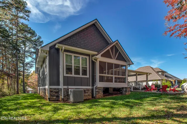 $885,000 | 206 Atoka Place, Loudon, TN 37774