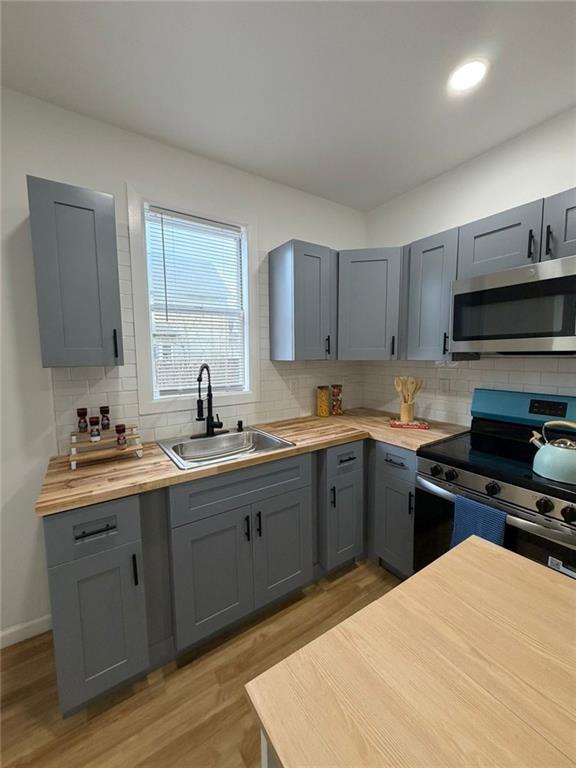 814 Oak Street Johnstown, PA 15902 - Photo 17 of 33 a kitchen with a sink a stove a refrigerator and cabinets