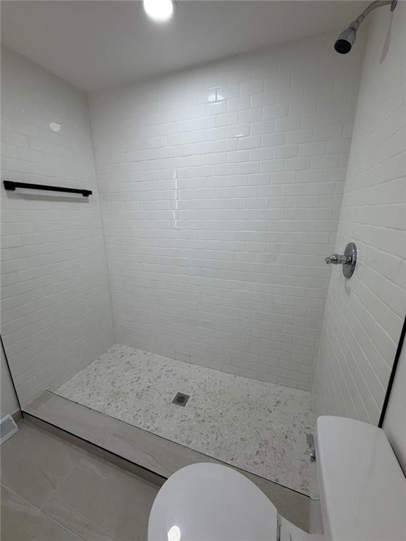 814 Oak Street Johnstown, PA 15902 - Photo 21 of 33 a bathroom with a toilet and a shower