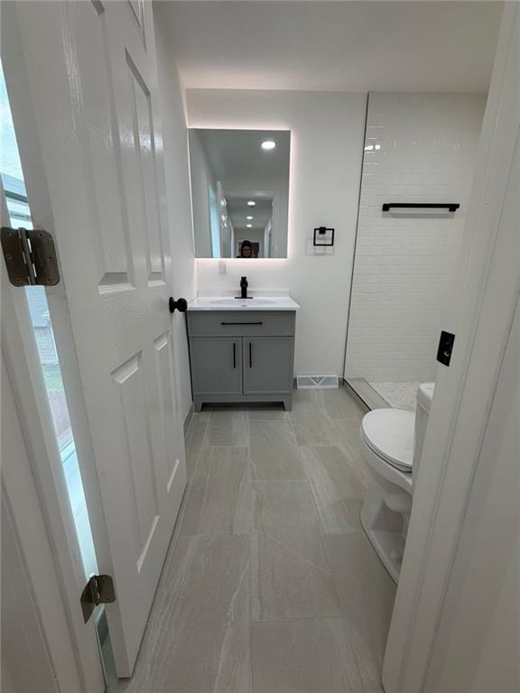 814 Oak Street Johnstown, PA 15902 - Photo 22 of 33 a bathroom with a sink a toilet a mirror and vanity
