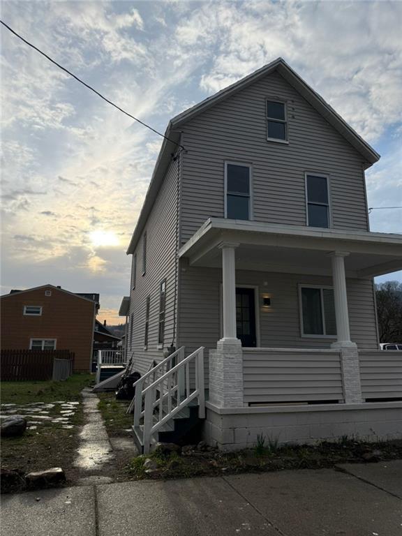 814 Oak Street Johnstown, PA 15902 - Photo 3 of 33 a front view of a house