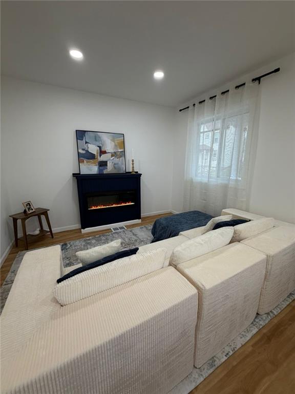 814 Oak Street Johnstown, PA 15902 - Photo 6 of 33 a bedroom with a bed and a tv