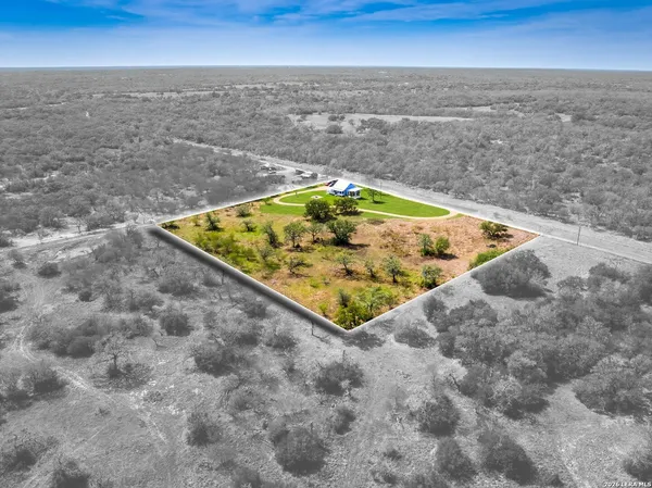 $275,000 | 1006 Buch Lane, Cuero, TX 77954