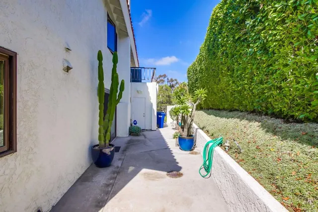 $2,537,051 | 1015 Via Mil Cumbres, Solana Beach, CA 92075