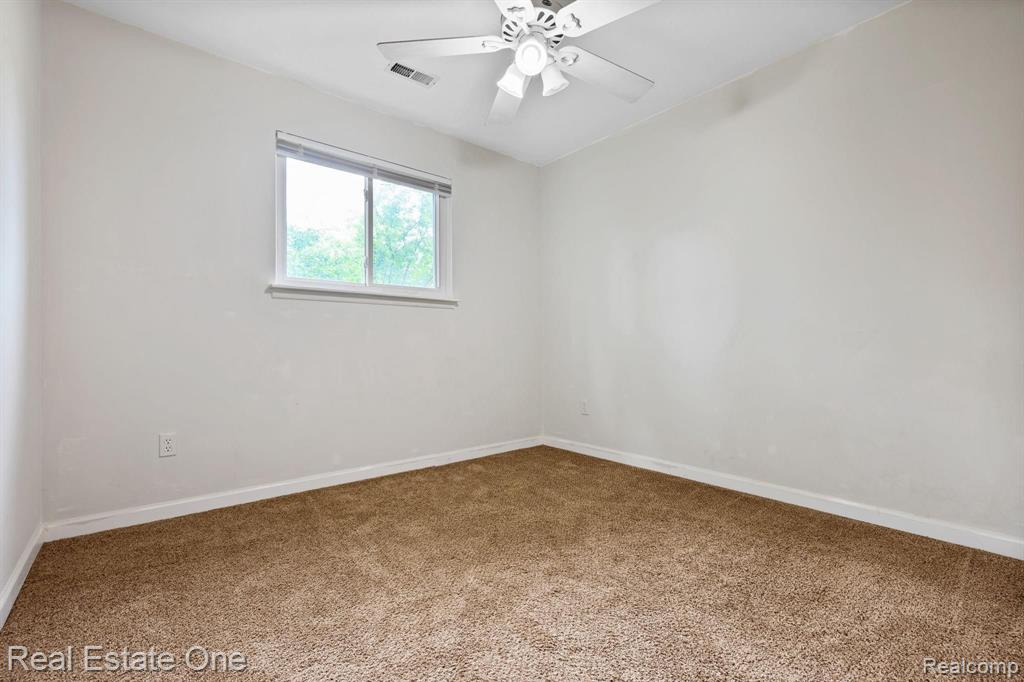 4044 Greenfield Road Berkley, MI 48072 - Photo 14 of 21