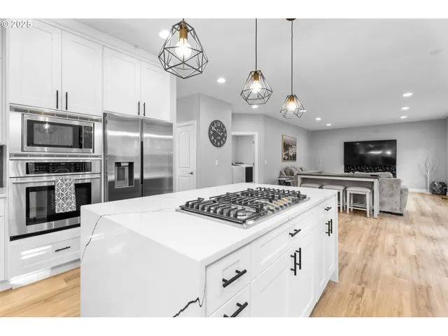 $775,000 | 16381 Southeast Deer Meadow Loop, Damascus, OR 97089