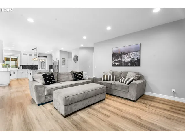 $775,000 | 16381 Southeast Deer Meadow Loop, Damascus, OR 97089