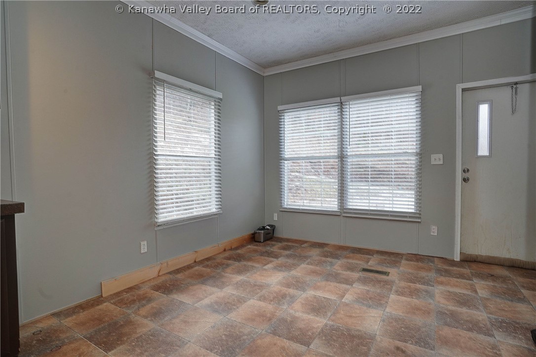 9301 Charleston Road Walton, WV 25286 - Photo 10 of 28 Gallery Image 10
