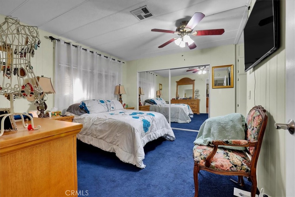 9800 Base Line Road, Unit 114 Rancho Cucamonga, CA 91701 - Photo 27 of 48 a bedroom with 2 bed and a chandelier