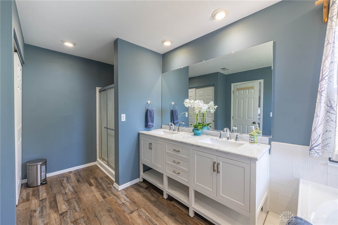 6808 Charlesgate Road Huber Heights, OH 45424 - Photo 31 of 38 Master Bath