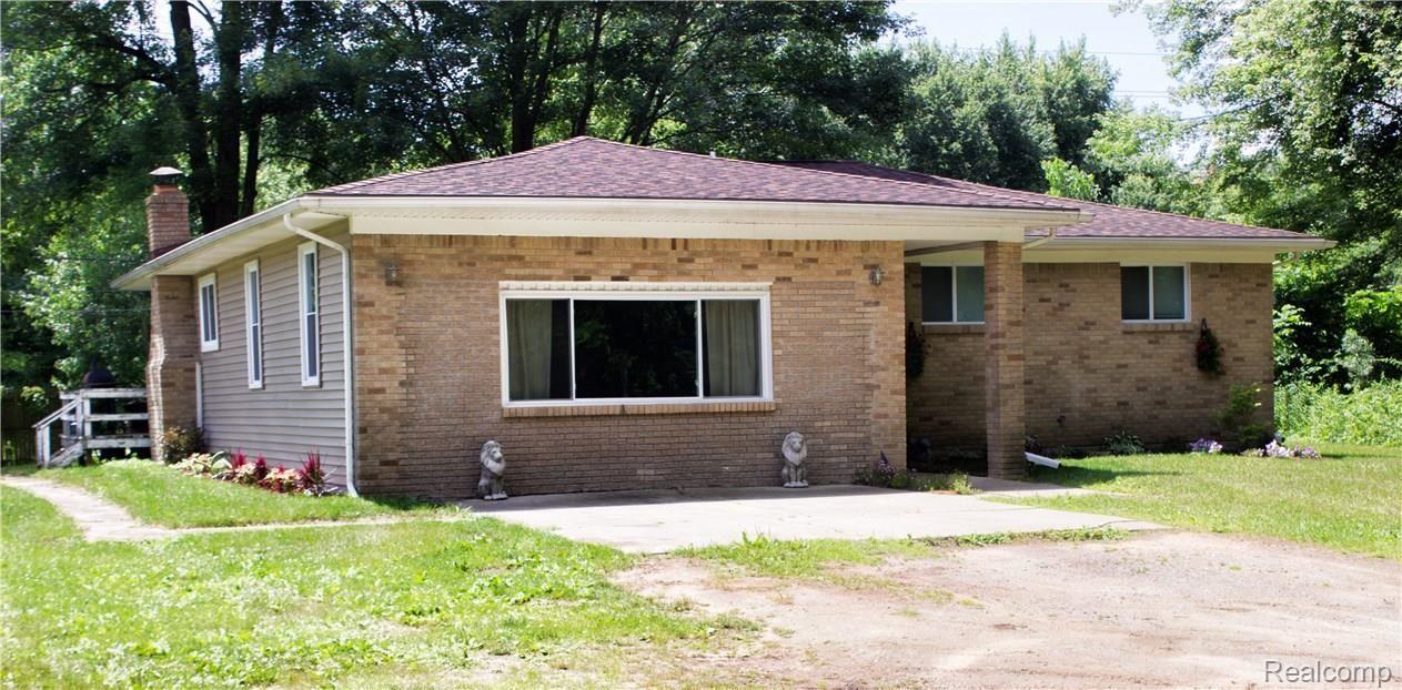 48445 Willow Road Belleville, MI 48111 - Photo 2 of 23 IMG_3410.jpg