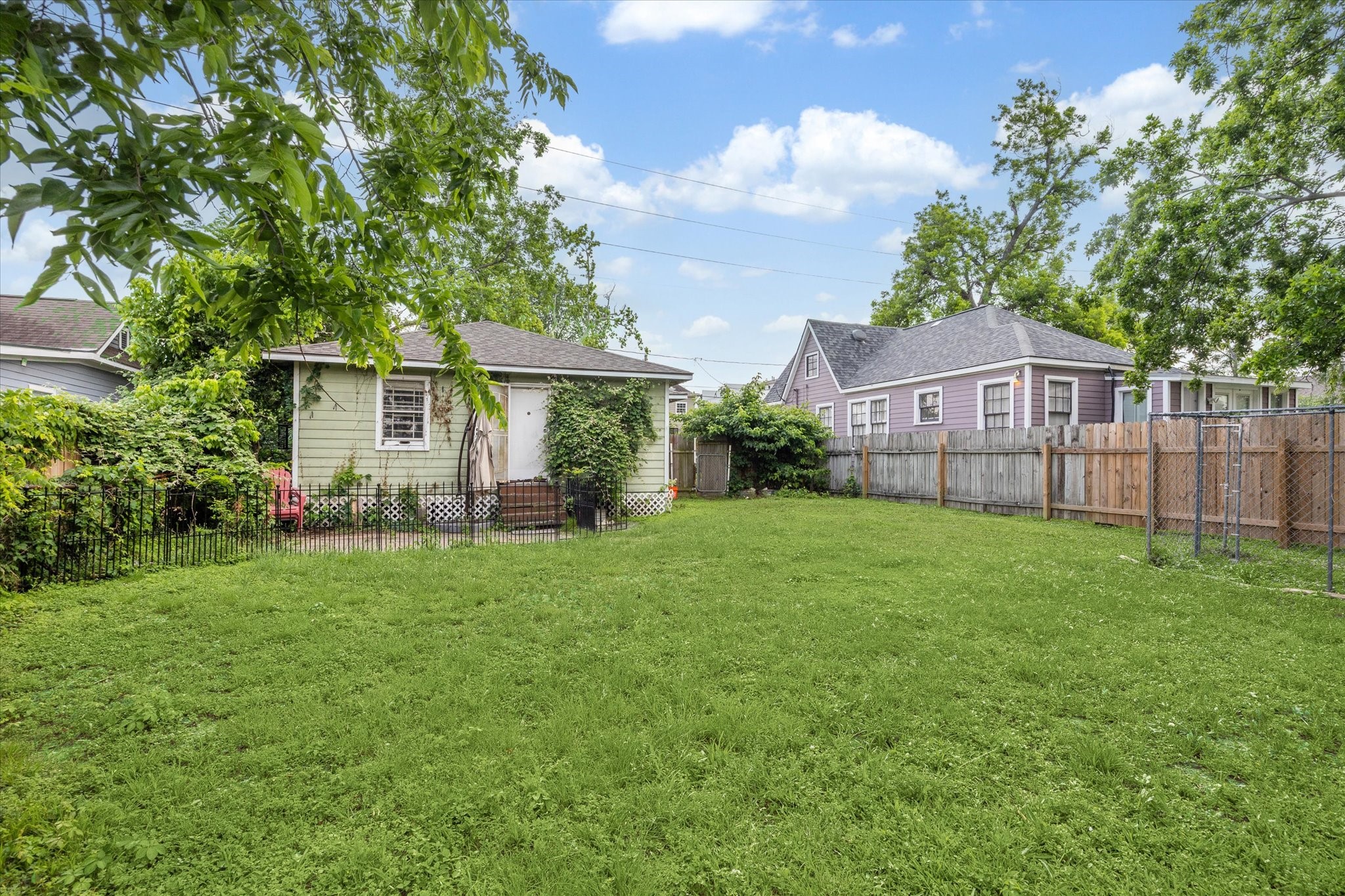 1206 Shearn Street Houston, TX 77007 - Photo 10 of 11 View of backyard