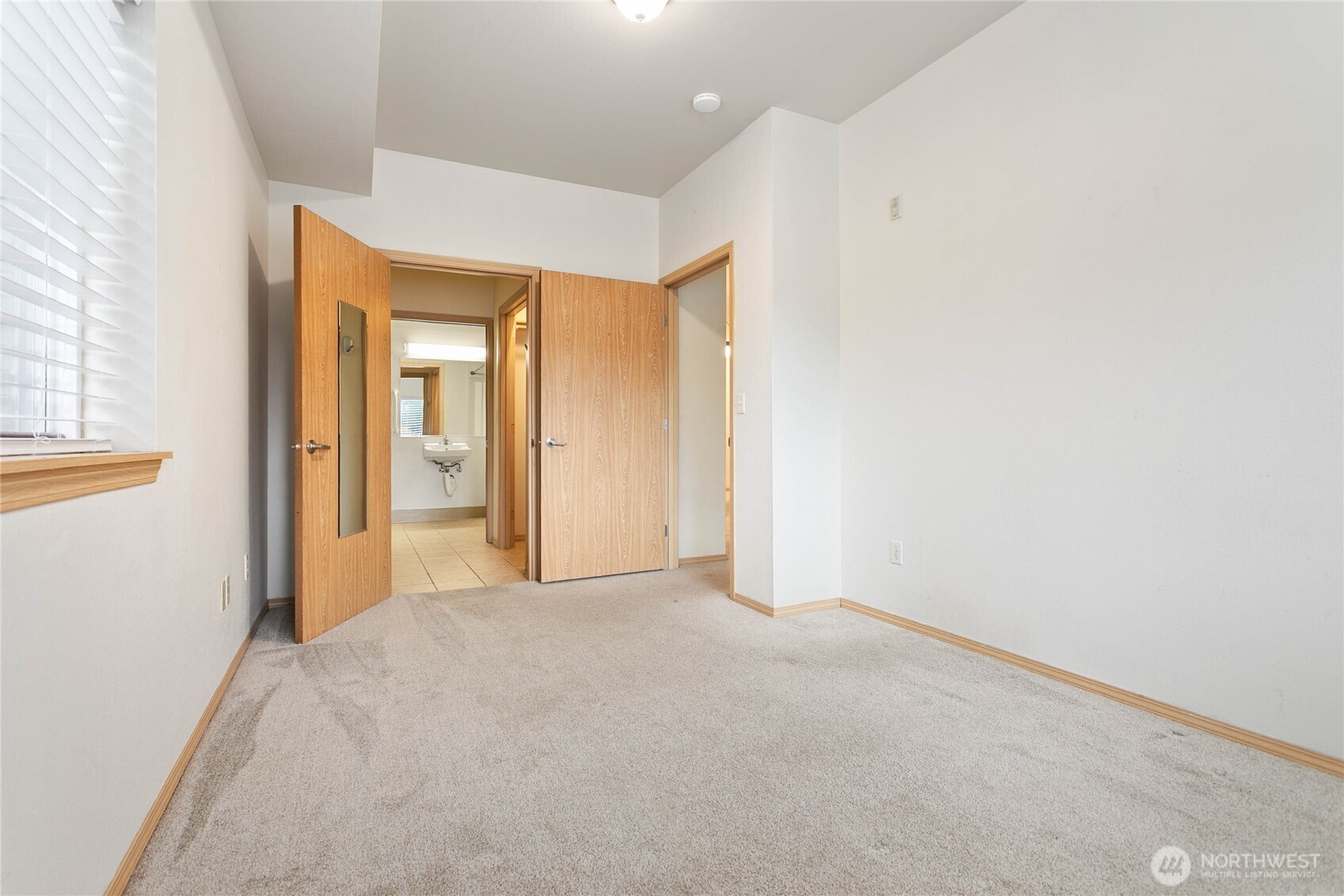 504 Darby Drive, Unit 110 Bellingham, WA 98226 - Photo 10 of 19 an empty room with windows