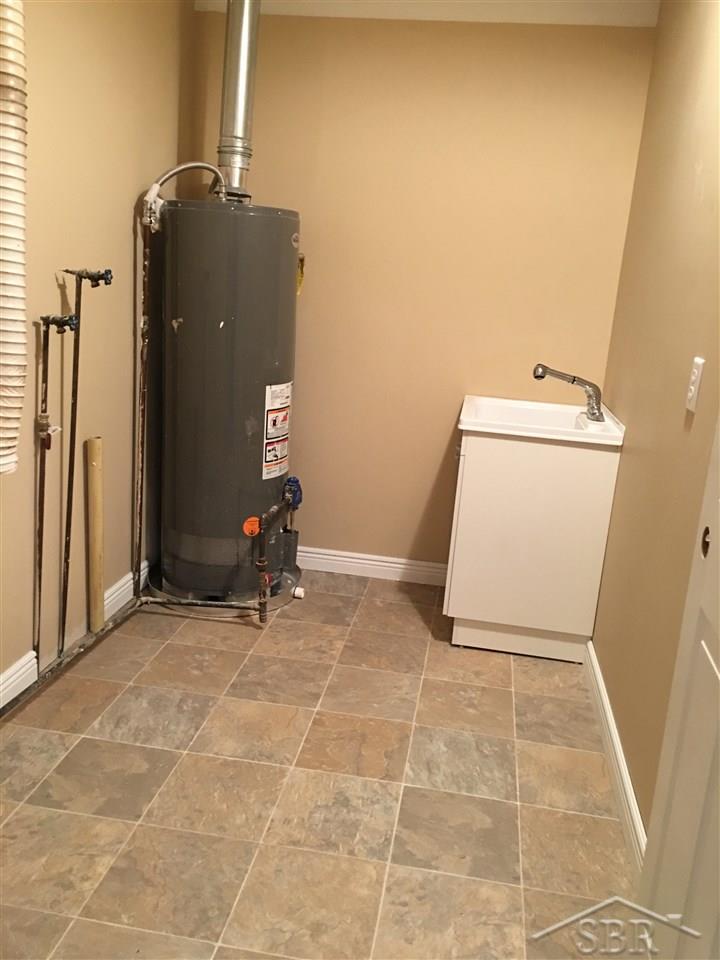 5215 Shattuck Road Saginaw, MI 48603 - Photo 12 of 22 31284738-11.JPG