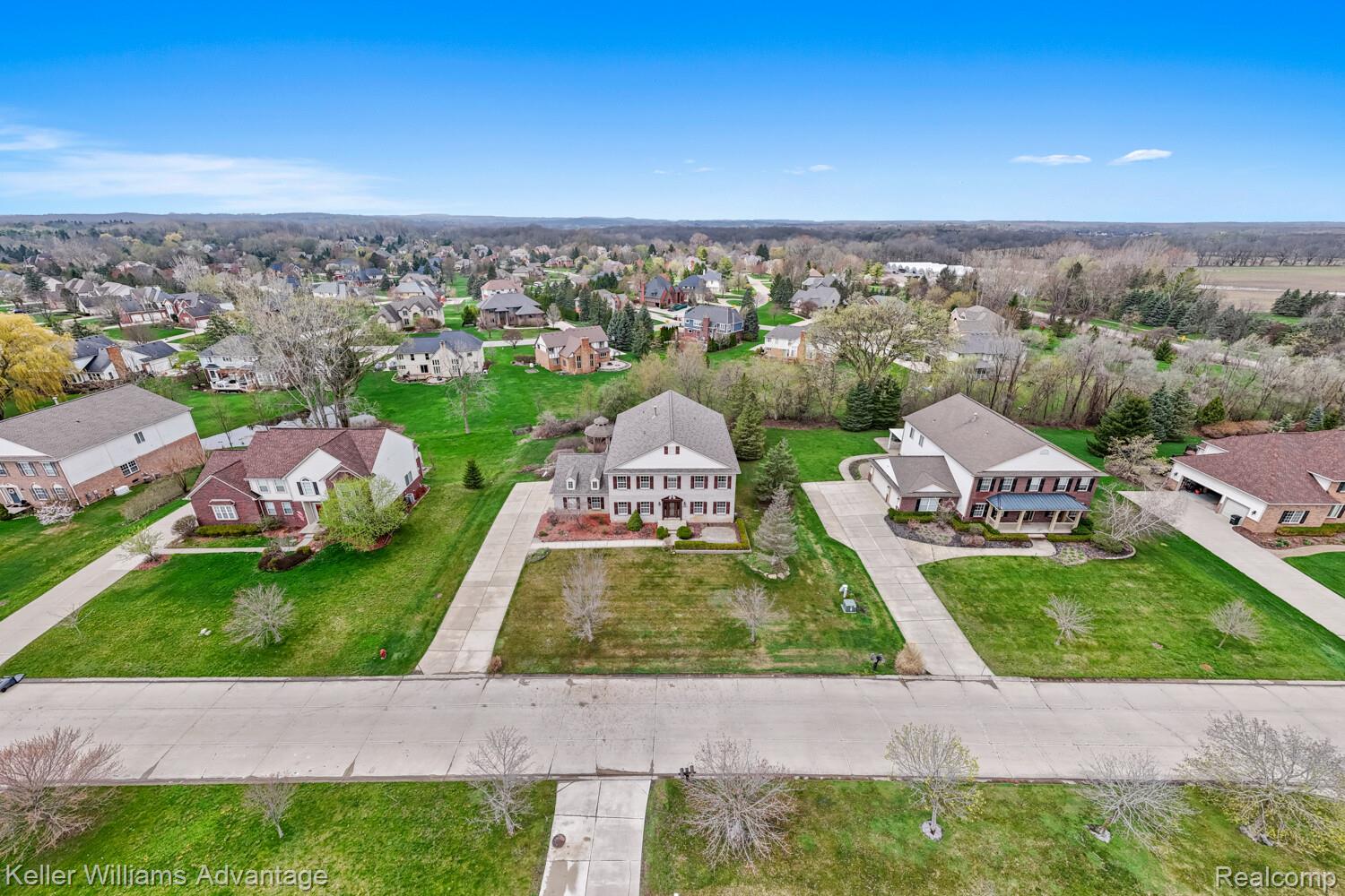 4100 Norwich Court Rochester, MI 48306 - Photo 61 of 72 Aerial view of residential area