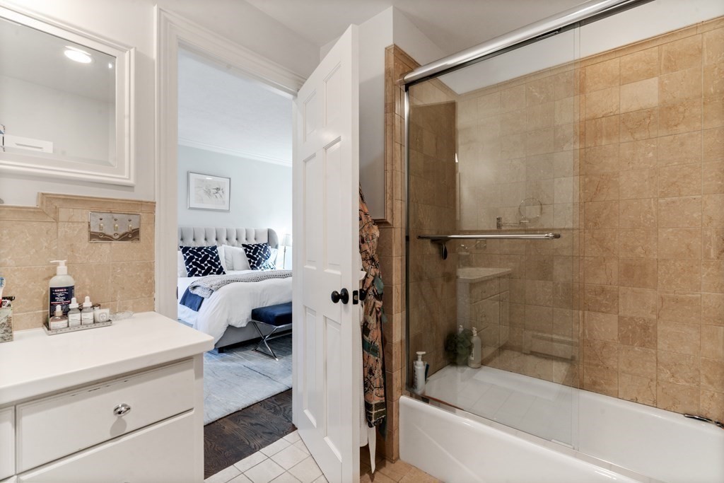 124 Appleton Street, Unit 124 Boston, MA 02116 - Photo 4 of 20 Gallery Image 4