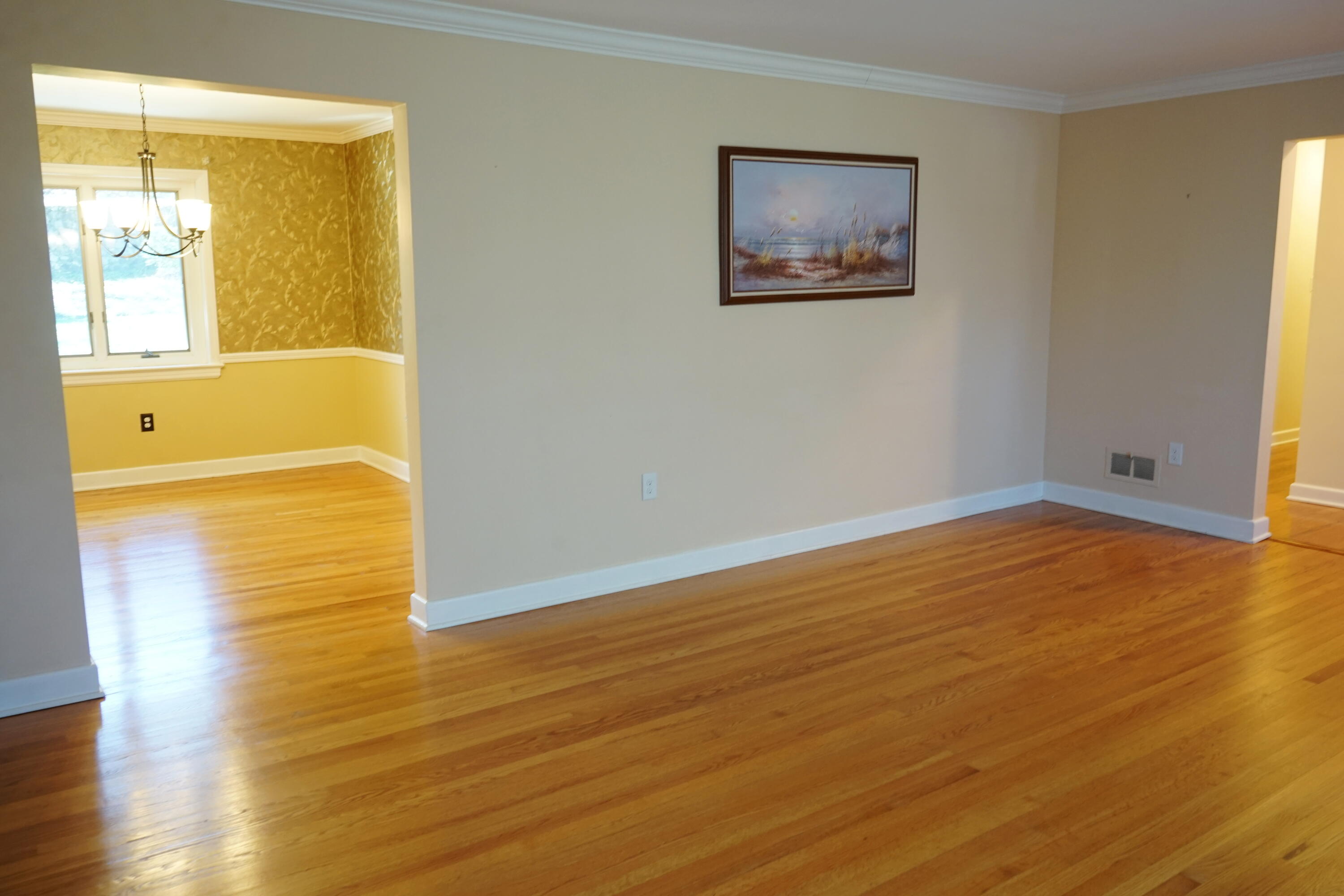 1710 Wilbur Road Southwest Roanoke, VA 24015 - Photo 14 of 52 Beautiful Hardwood Floors, Crown Molding
