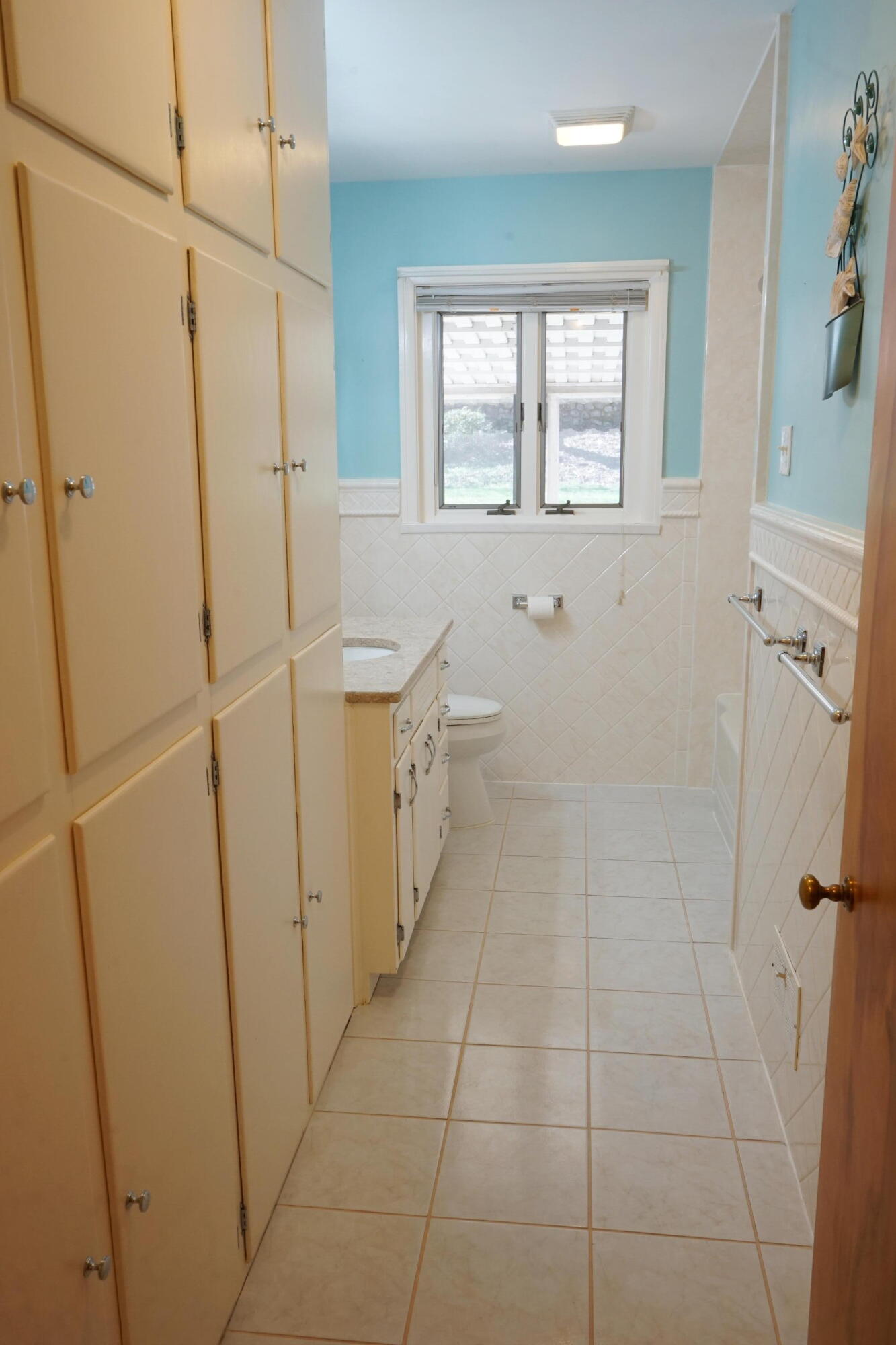 1710 Wilbur Road Southwest Roanoke, VA 24015 - Photo 24 of 52 Hallway Bath w/ Extra Storage