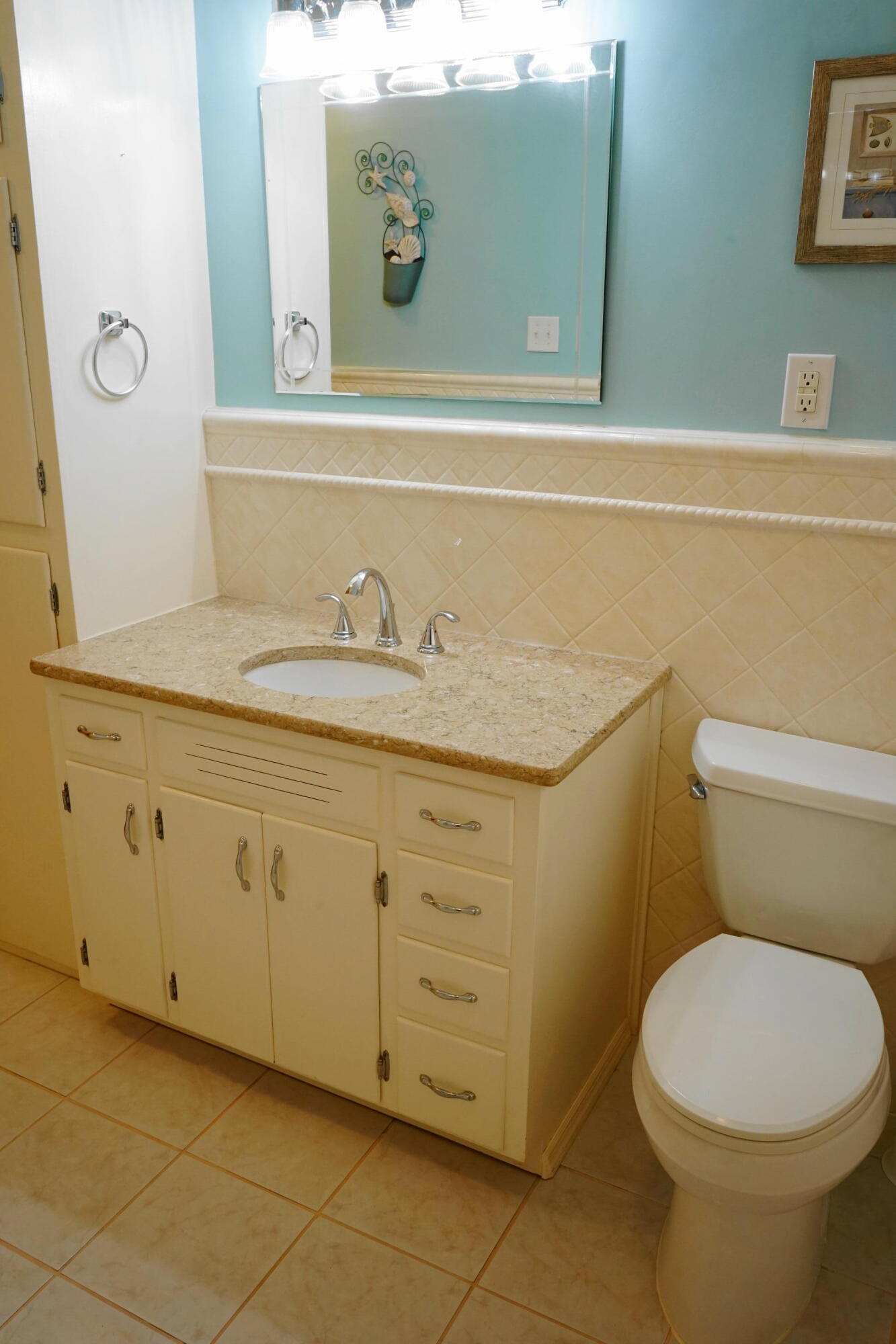 1710 Wilbur Road Southwest Roanoke, VA 24015 - Photo 27 of 52 Tasteful Colors & Design