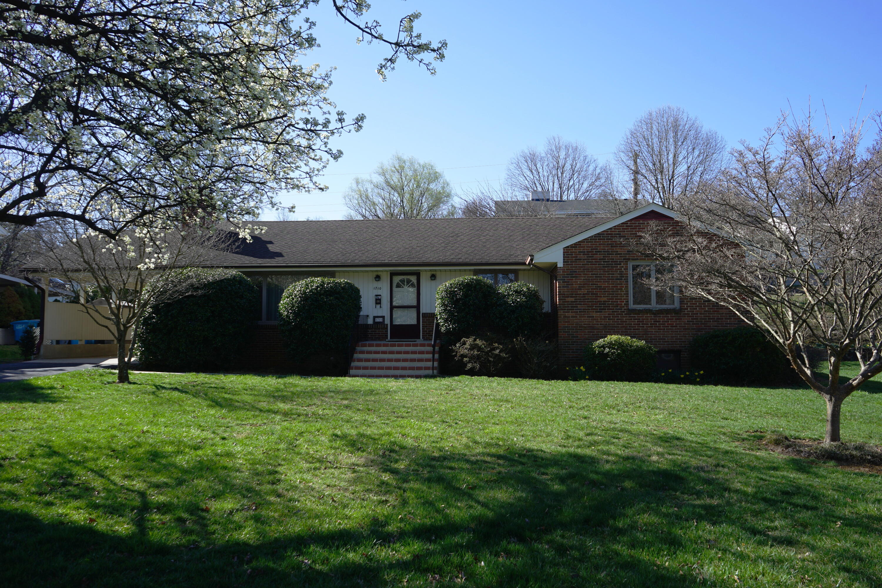 1710 Wilbur Road Southwest Roanoke, VA 24015 - Photo 3 of 52 Attractive Brick Home w/ Carport