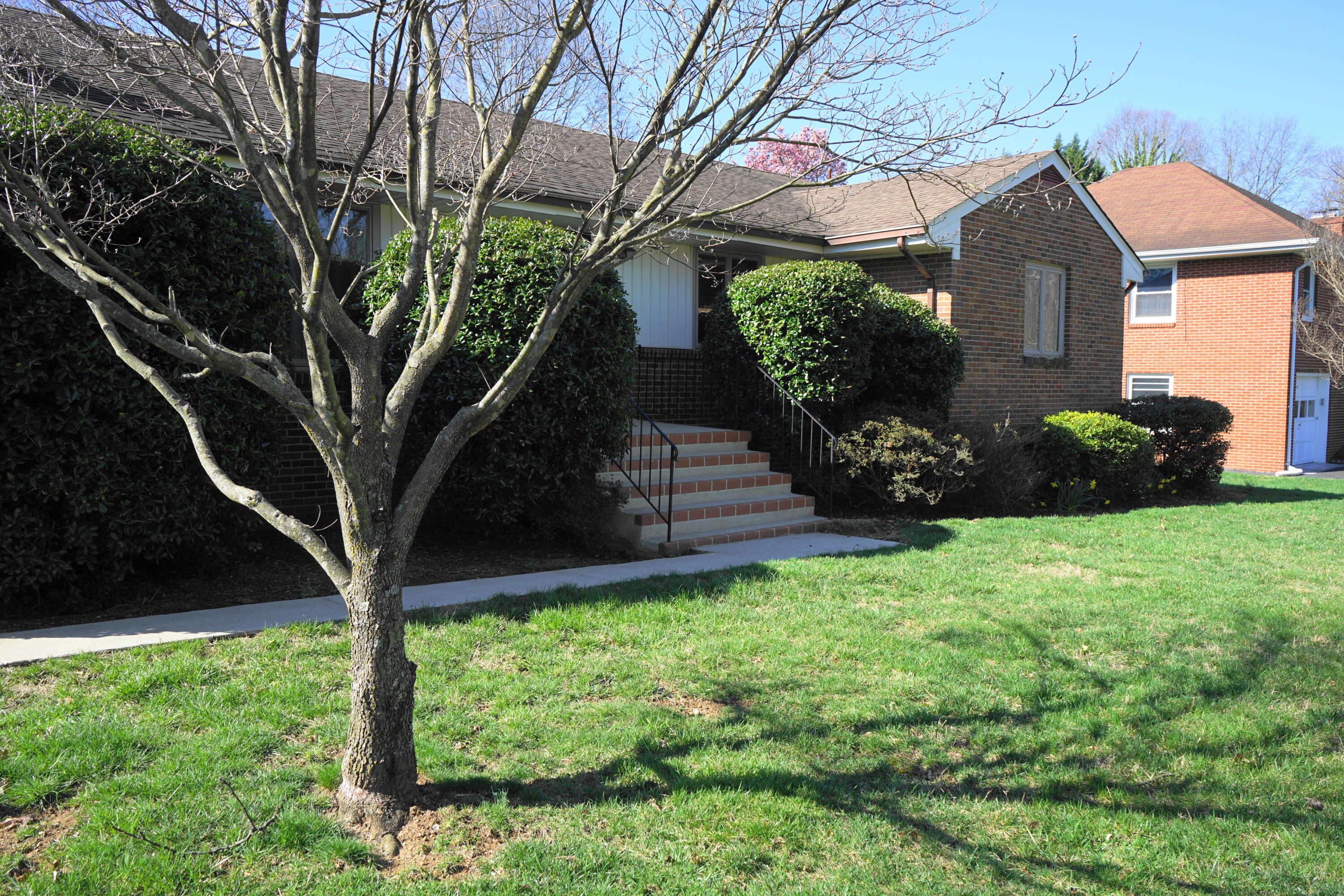1710 Wilbur Road Southwest Roanoke, VA 24015 - Photo 4 of 52 Architectural Roof & Replacement Windows