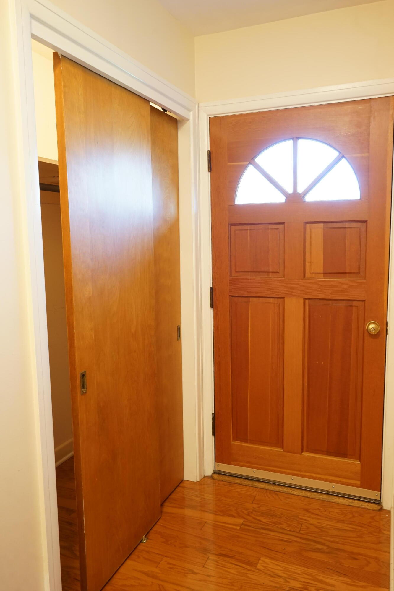 1710 Wilbur Road Southwest Roanoke, VA 24015 - Photo 10 of 52 Front Entrance w/ Large Coat Closet