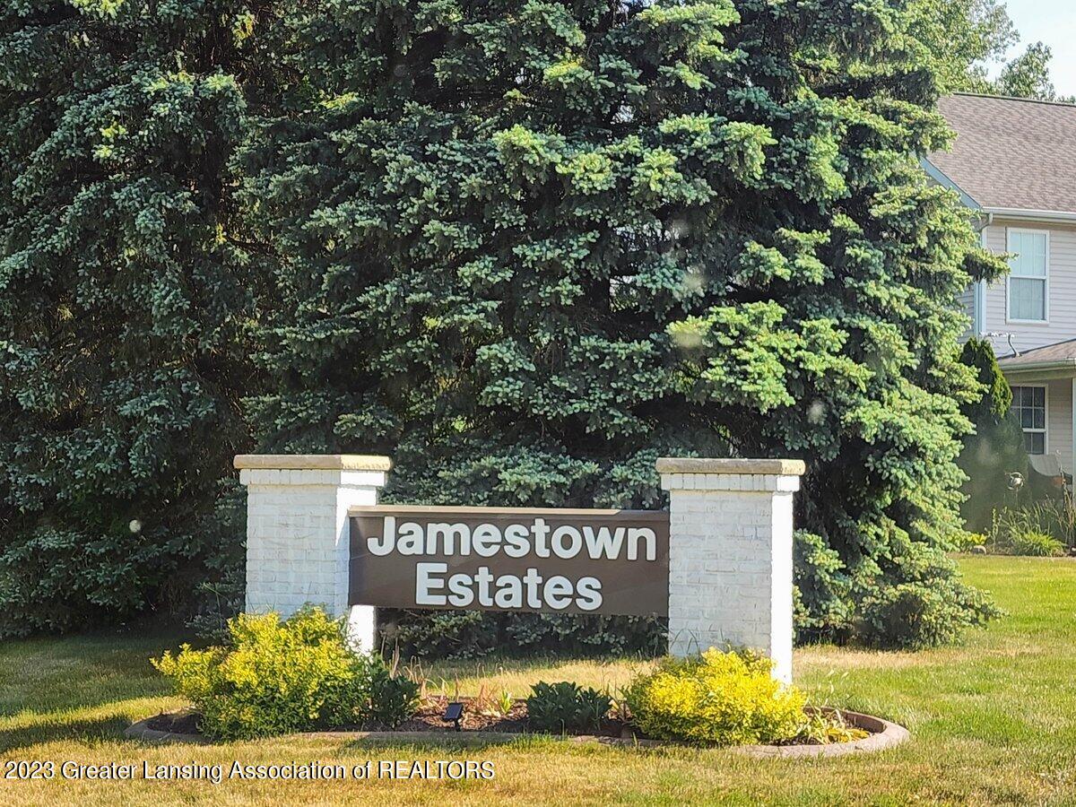 65 Three Oaks Road Okemos, MI 48864 - Photo 5 of 61 Media Jett-152 (1)