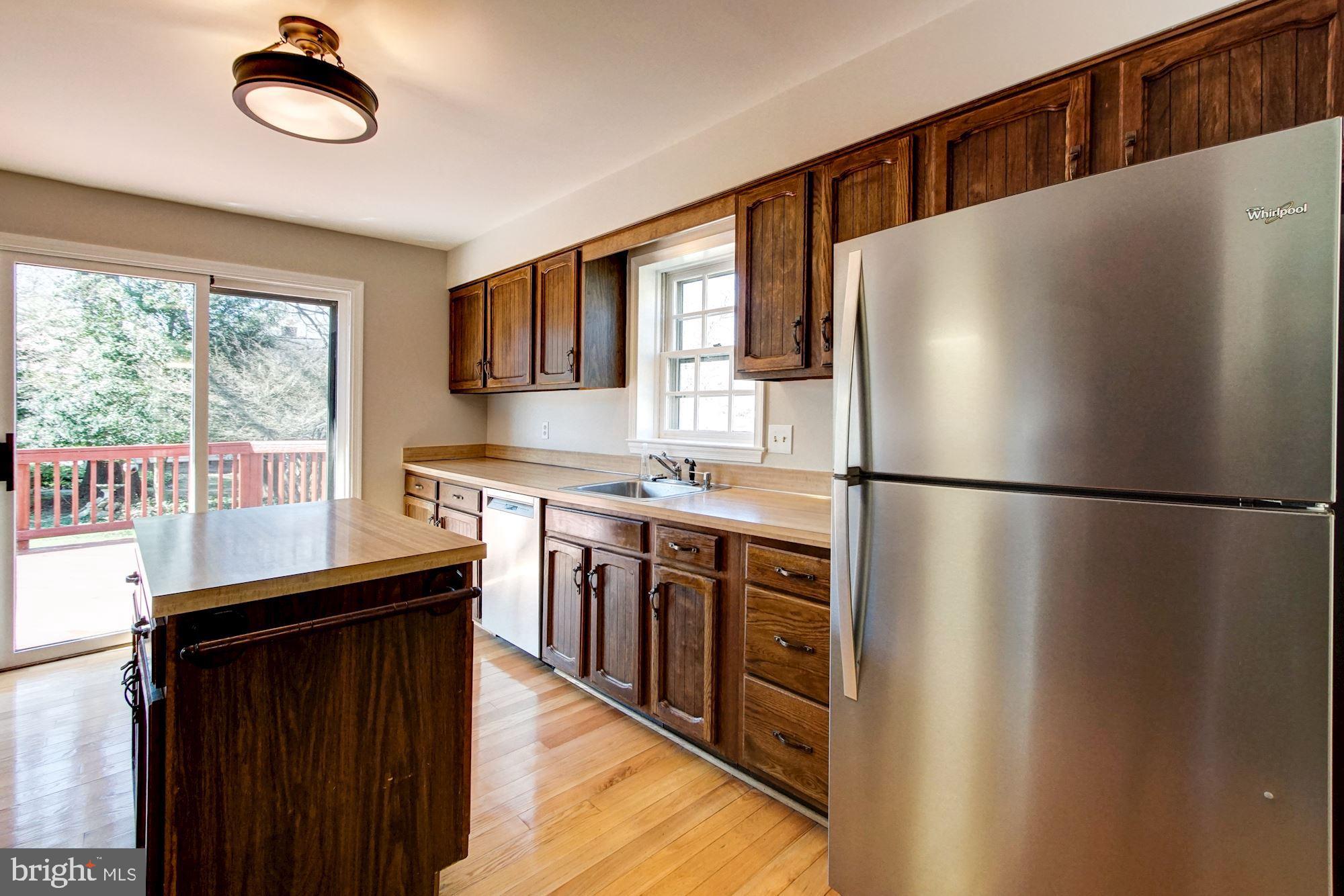 11924 Canfield Road Potomac, MD 20854 - Photo 11 of 31 Kitchen