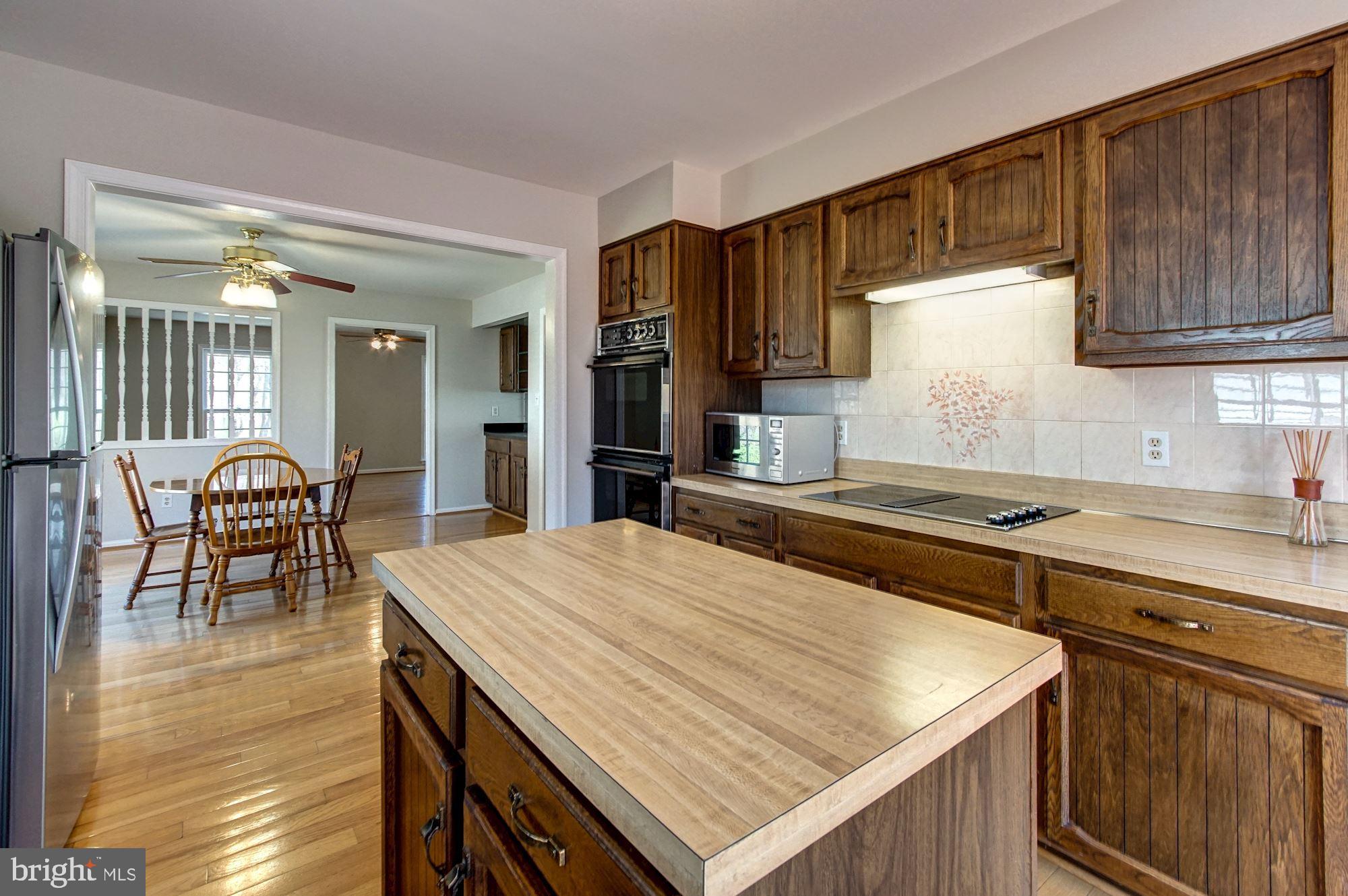 11924 Canfield Road Potomac, MD 20854 - Photo 12 of 31 Kitchen