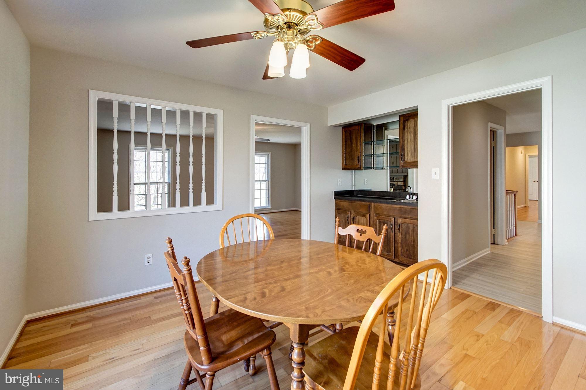 11924 Canfield Road Potomac, MD 20854 - Photo 14 of 31 Breakfast Room w/Wet Bar