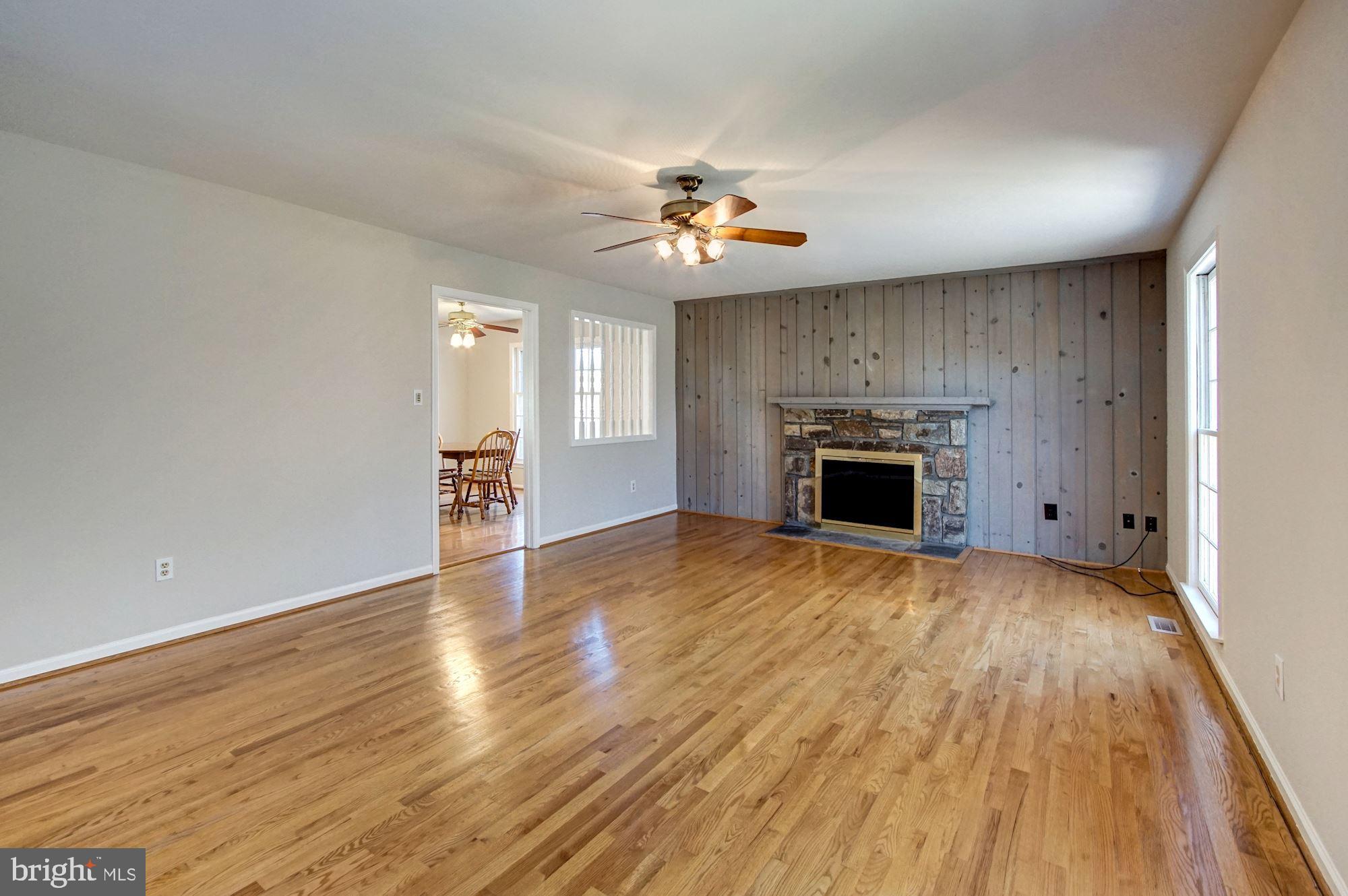 11924 Canfield Road Potomac, MD 20854 - Photo 15 of 31 Family Room