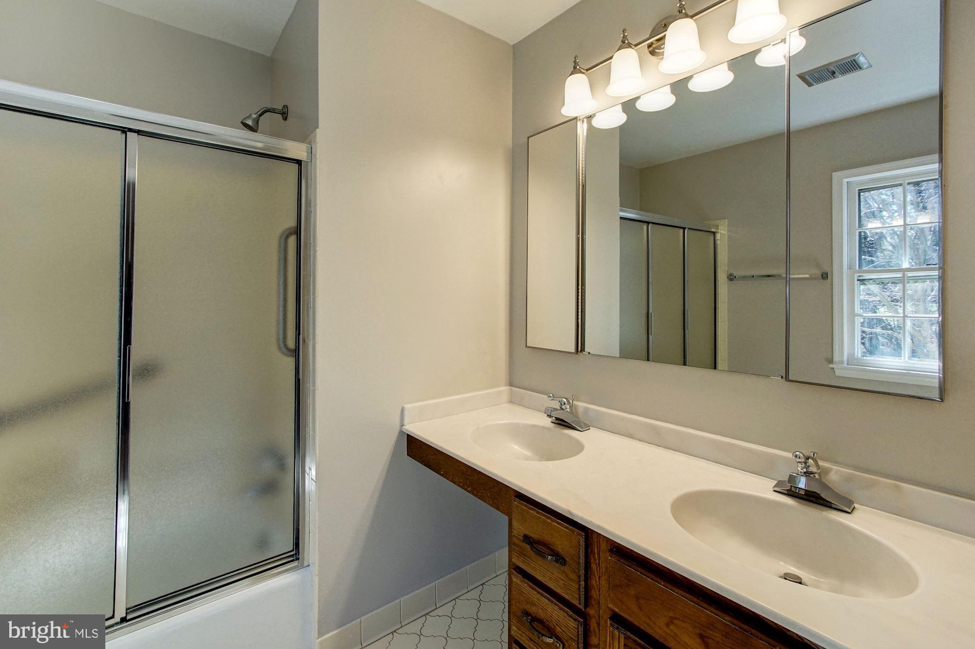 11924 Canfield Road Potomac, MD 20854 - Photo 21 of 31 Master Bath