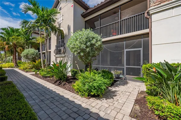$420,000 | 5517 Palmer Circle, Unit 106, Bradenton, FL 34211