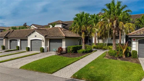 $415,000 | 5517 Palmer Circle, Unit 106, Bradenton, FL 34211